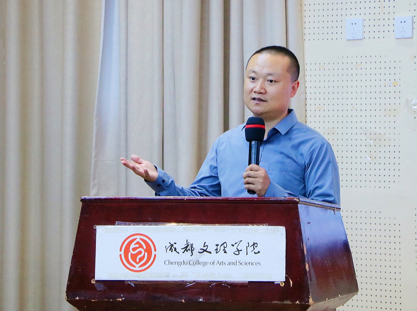 我校召开全校学生干部大会