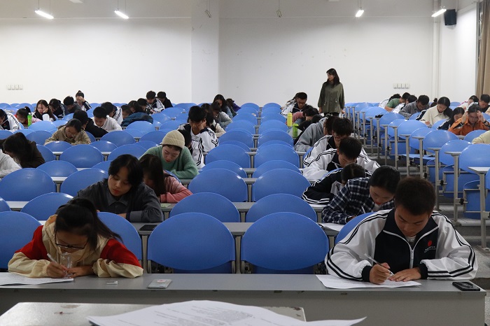 【国护】成都文理学院国旗护卫队进行19级预备队员笔试考核