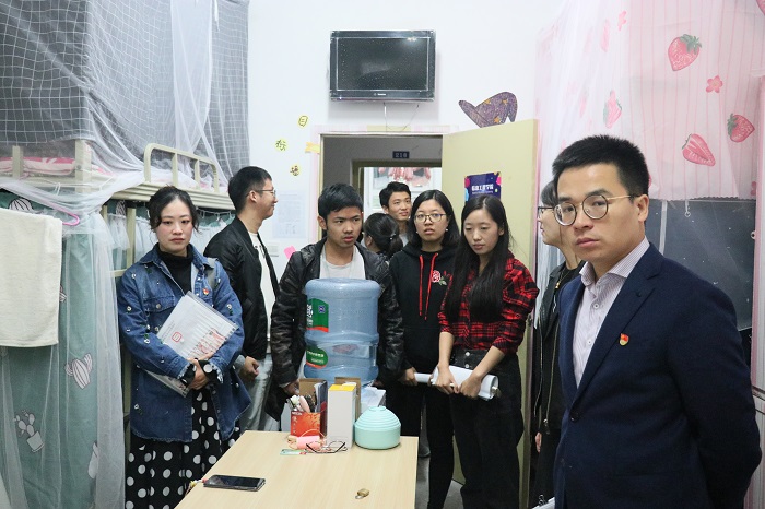 【信息】信息工程学院开展学生宿舍安全检查工作