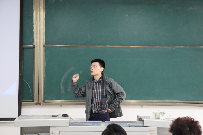 【传媒与演艺】传媒与演艺学院开展吴双老师有关“2019年度电竞人才市场数据报告”讲座
