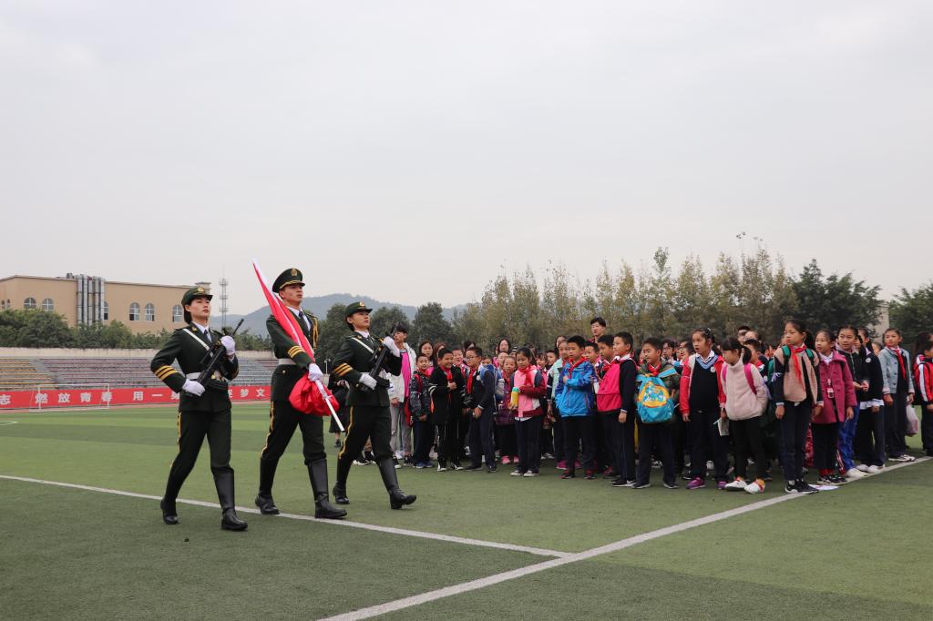 【国护】成都文理学院国旗护卫队应邀承担成师附小金堂分校升旗志愿服务