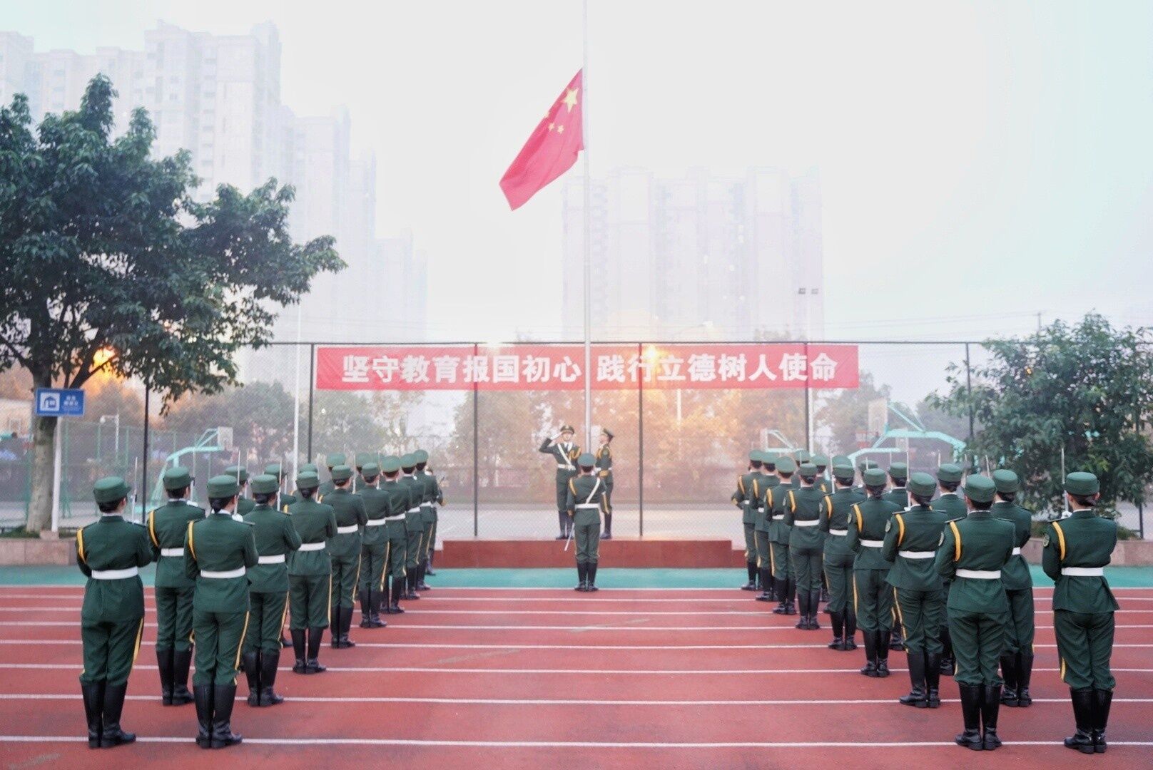 我校举行纪念“一二·九”运动主题升旗仪式