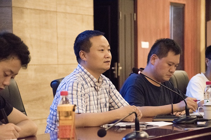 我校召开学工部(团委)学生机构主要学生干部座谈会