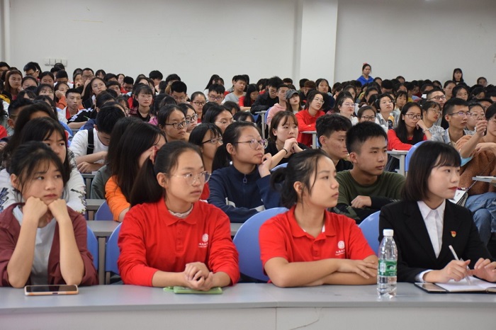 【会计】会计学院党总支开展“我的入党历程”分享会活动