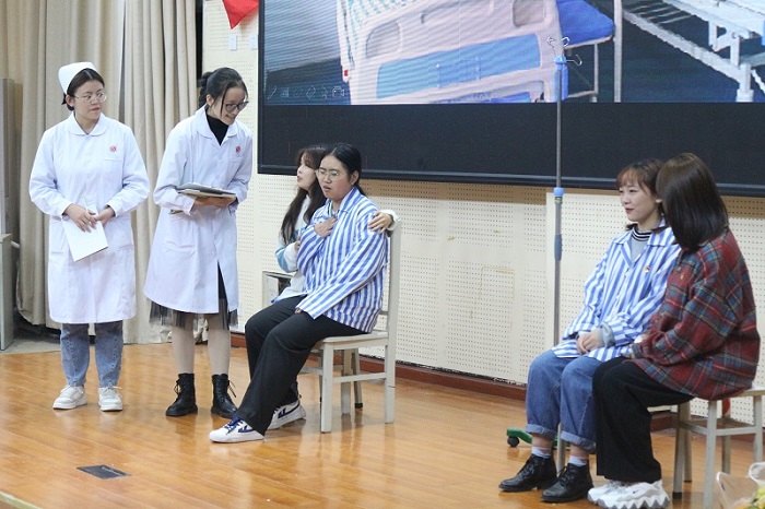 【体育与医护】体育与医护学院举行“礼赞时代楷模,谱写青春之歌”团组织生活观摩会