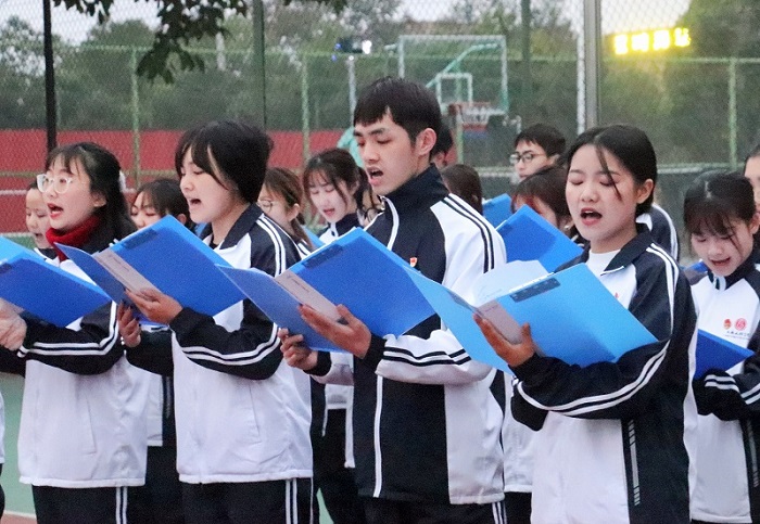 【艺术】艺术学院顺利举行升旗仪式暨爱国卫生运动教育活动