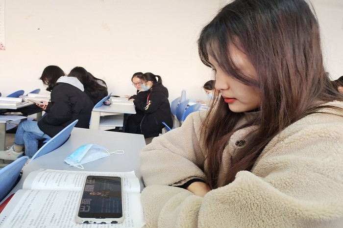 【会计】会计学院组织学生收看智汇巴蜀•成渝双城经济圈首届大学生求职赛总决赛网络直播