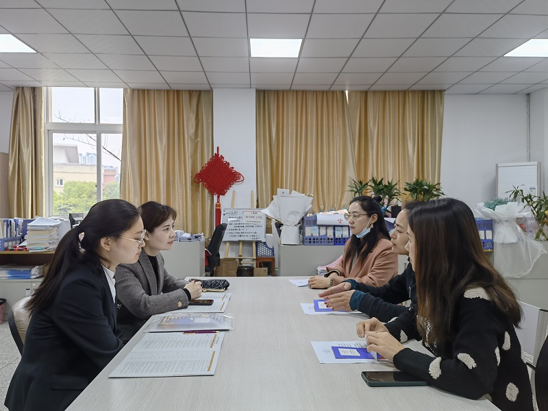 【经管】与成都总府皇冠假日酒店洽谈院企合作事宜