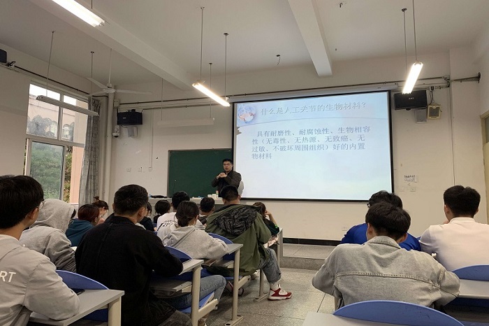 【体育与医护】四川大学华西医院金堂医院 成都文理学院附属医院骨科主任教学团队深入体育与医护学院运动康复专业课堂指导教学活动