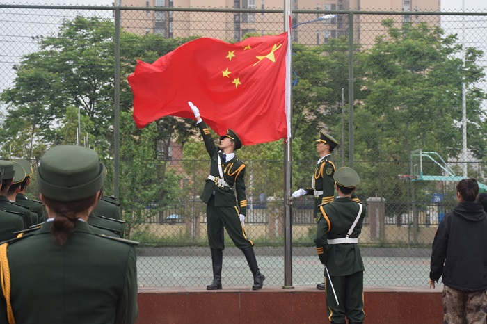 【会计】 会计学院与艺术学院举行升旗仪式