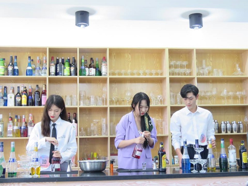 【经管】经济管理学院成功举办第五届调酒技能大赛初赛