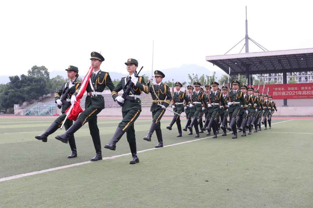 【国护】国旗护卫队完成成都文理学院第十六周升旗仪式