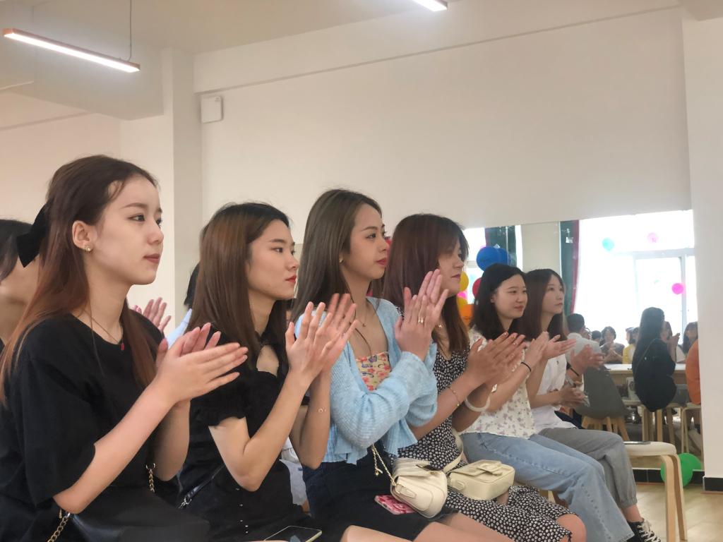 【教育】我院召开2021届毕业生座谈会