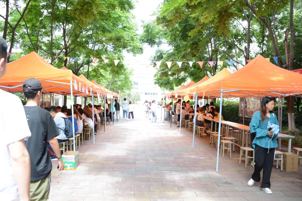 第七届5·25大学生心理健康月——现场心理咨询与测评活动顺利举行