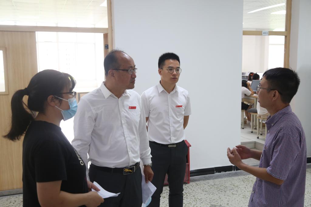 【信息】信息工程学院开展开学第一课巡课工作