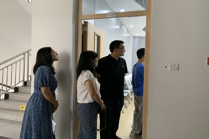 【经管】经济管理学院开展2021级新生课堂巡查