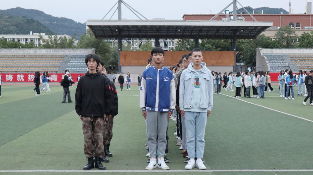 【国护】国旗护卫队完成成都文理学院第六周例行升旗仪式