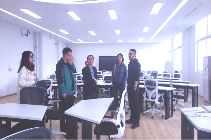 【经管】经济与金融教研室举行“集体参观新建实验室和智慧教室”教研活动