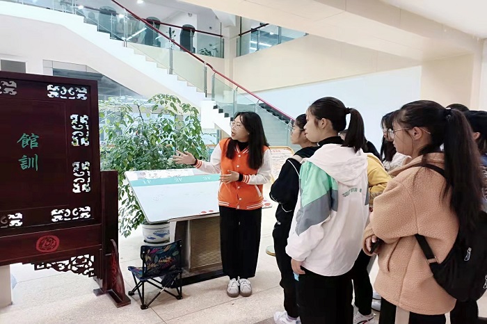 【经管】经济管理学院开展“我带你游馆”新学期初游活动