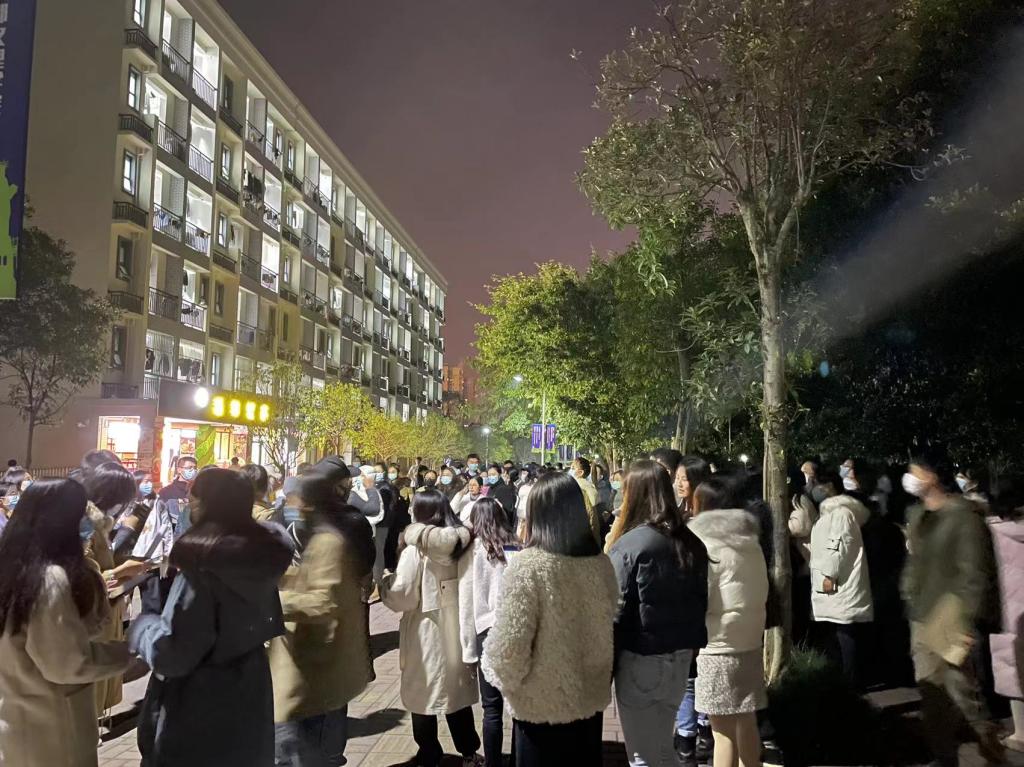学生工作部组织开展夜间集中查寝工作