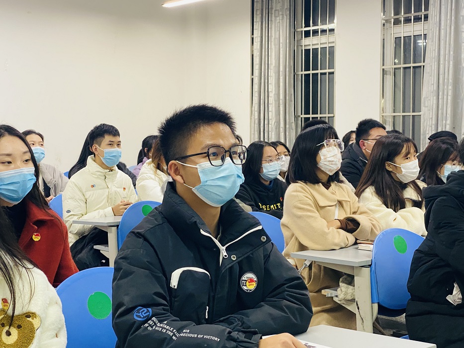 【文法】文法学院顺利举行团员大会
