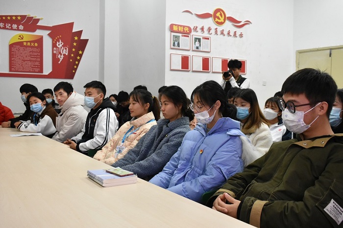 【体护】体育与医护学院召开学生干部交流大会暨意见反馈座谈会