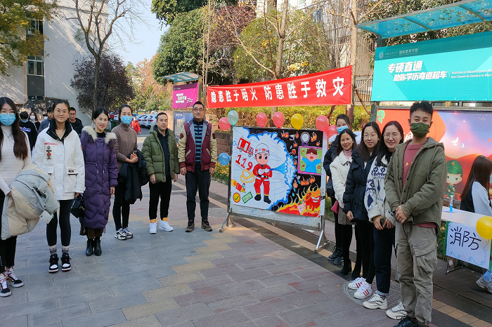 【经管】经济管理学院开展寝室消防安全倡议摆点活动