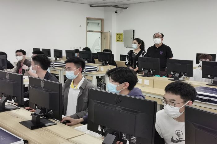 【信息】信息工程学院开展线下教学课堂督查