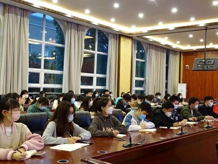 【文法】文法学院召开部长例会