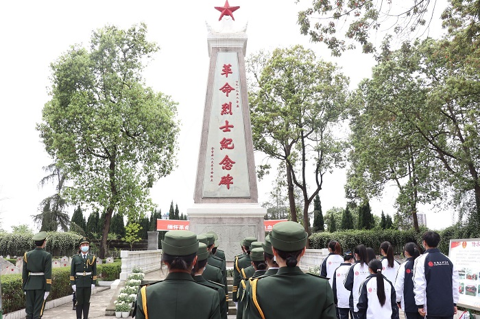 【国护】成都文理学院举行2022年清明缅怀革命先烈活动