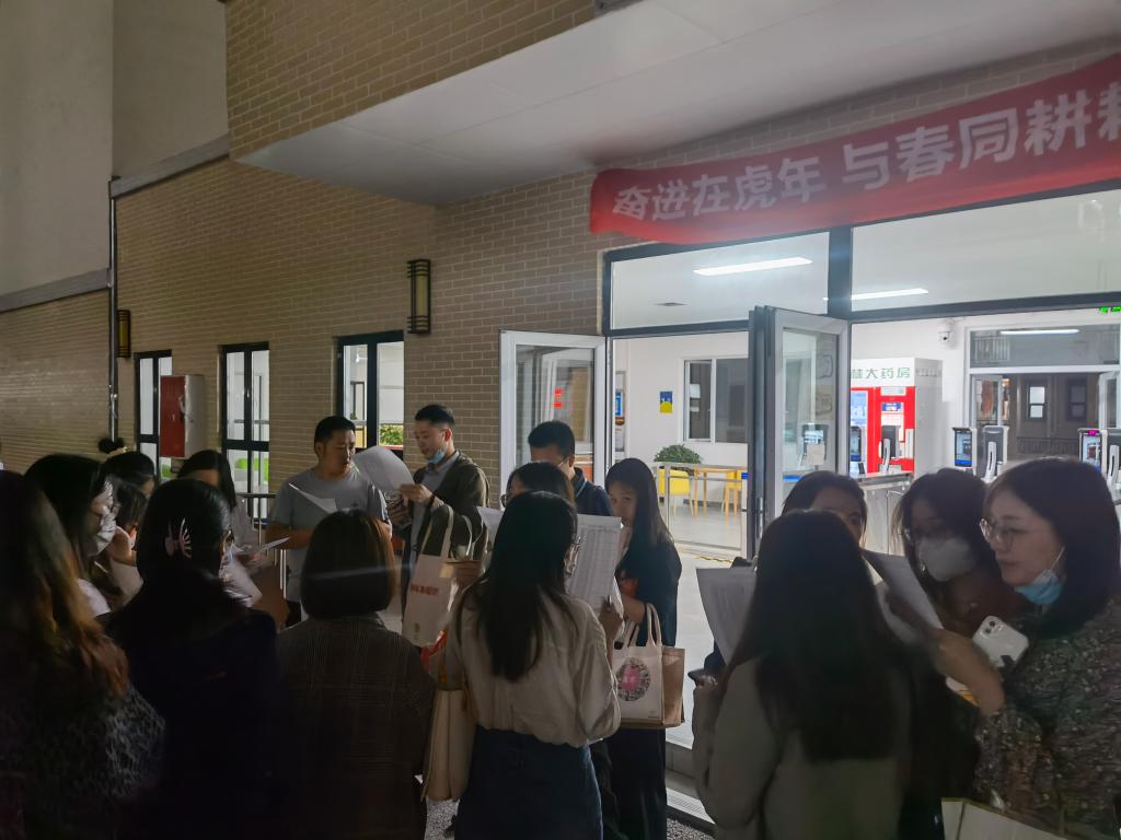 【文法】文法学院组织开展夜间查寝工作