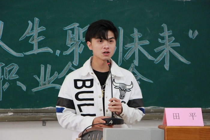 【经管】经济管理学院举办“博弈人生,职引未来”优秀校友返校分享会