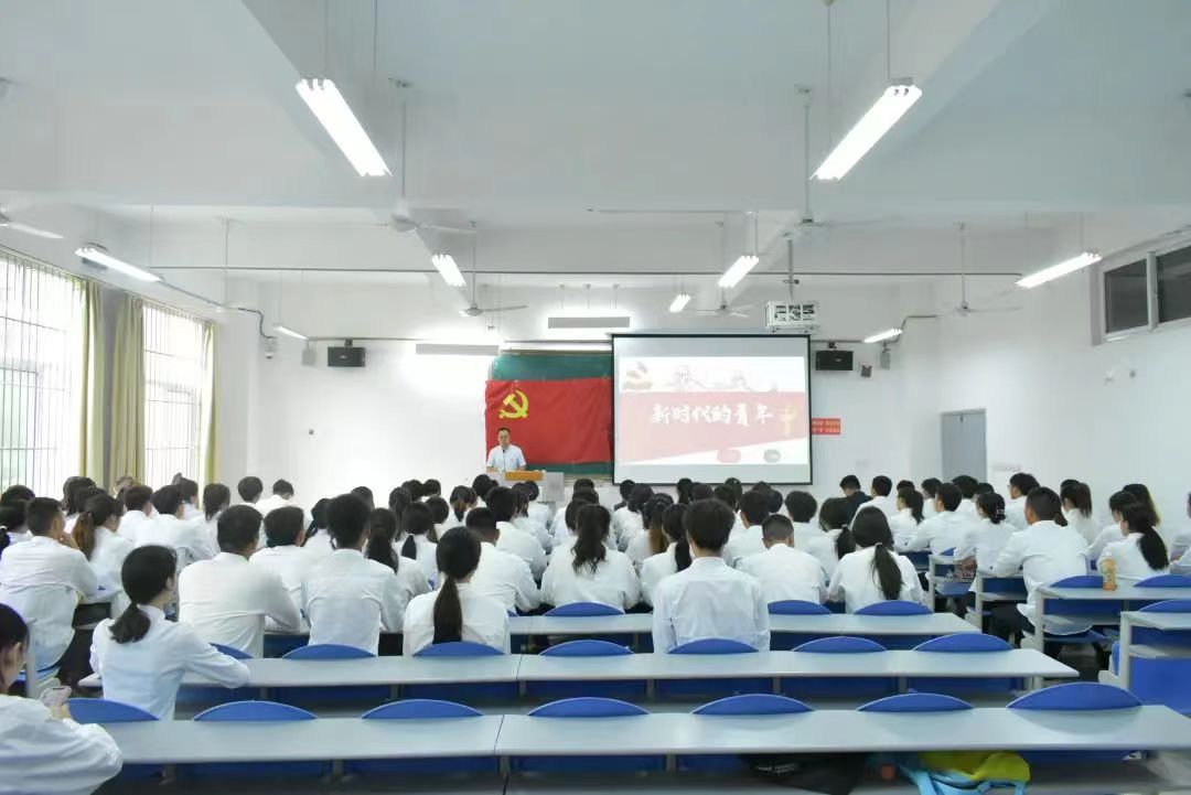 【体护】体育与医护学院党总支开展“青春向党,不负使命”党日活动暨毕业生党员座谈会