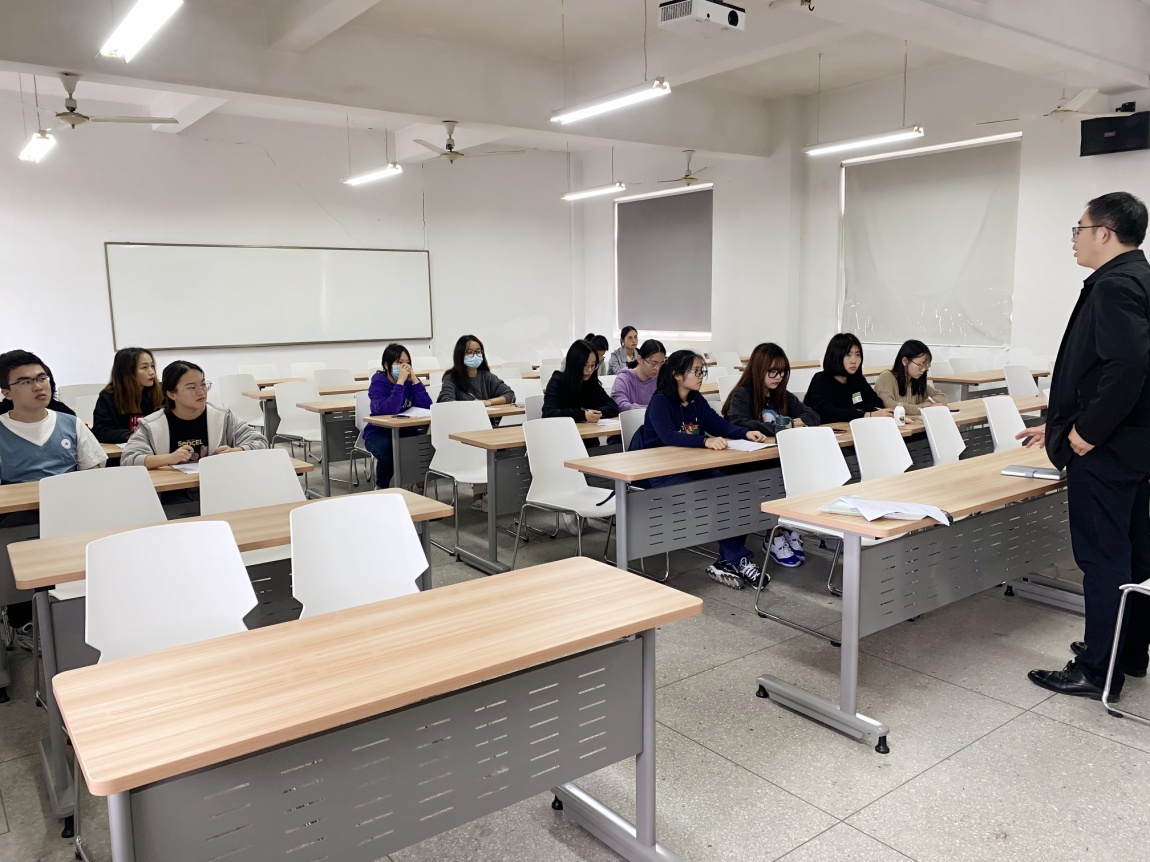 倾听学生心声 抓教学树学风 学生座谈会