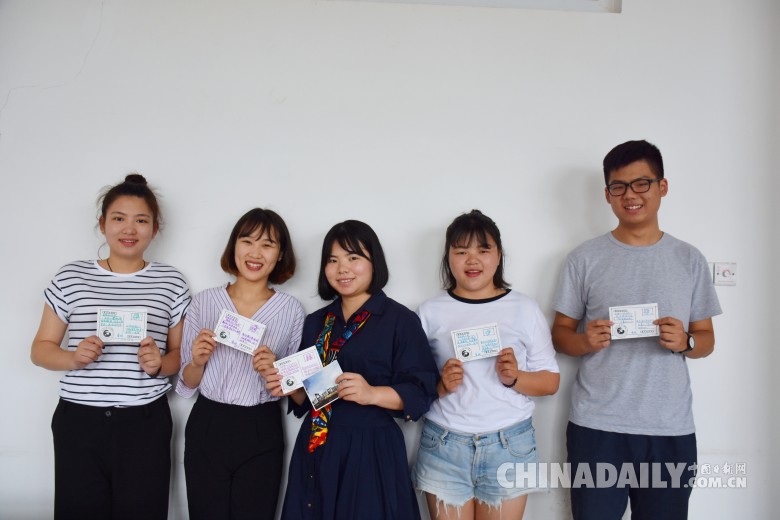 惊艳！高校老师手绘学校风景明信片送毕业学生3.jpg