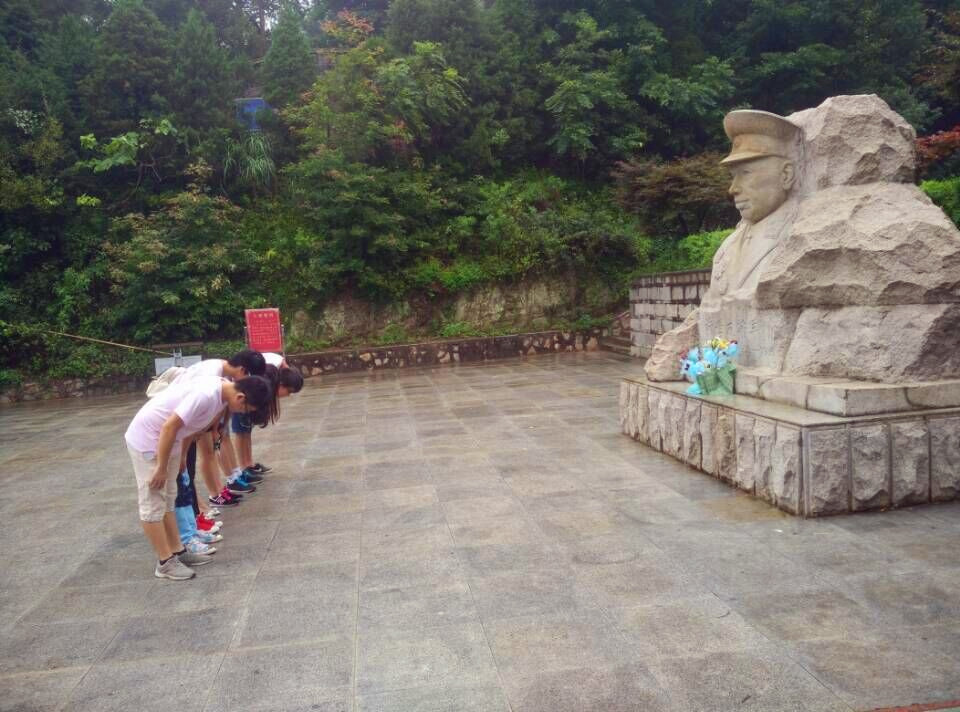 走访革命圣地拜谒许世友将军.jpg