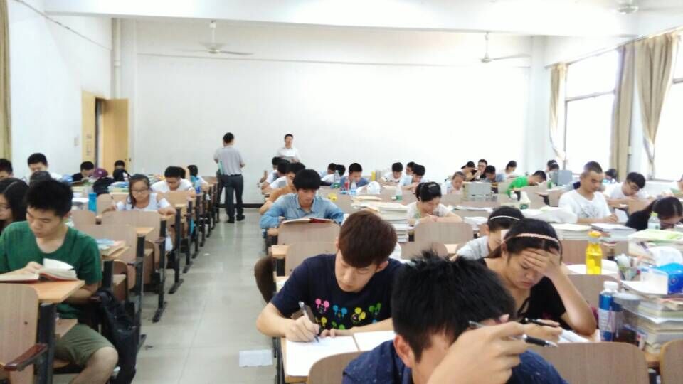 暑期考研正当时,烈日炎炎显温情