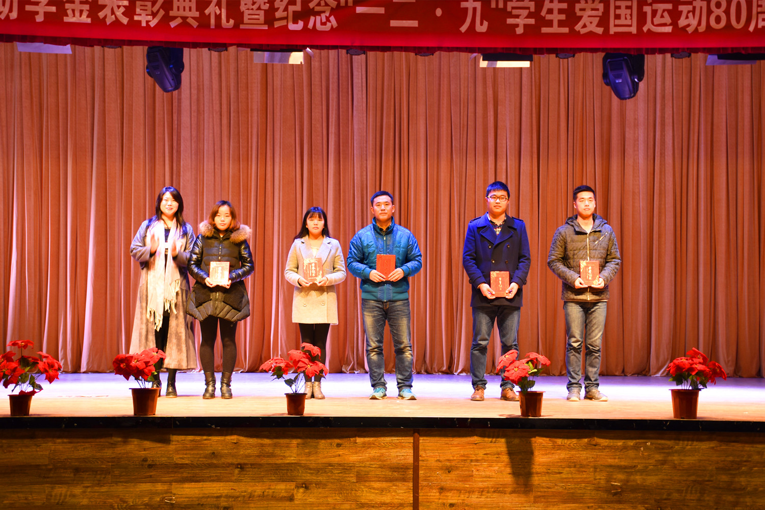 2015年奖助学金颁奖典礼暨纪念“一二•九”学生爱国运动八十周年合唱比赛隆重举行