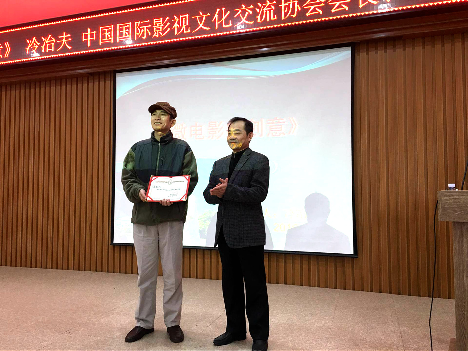 著名编导冷冶夫做客武工院讲授“微电影的创意”