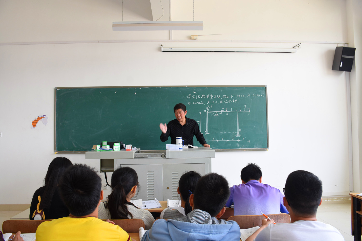 【课堂速写】生活实践入课堂 理论力学应用多