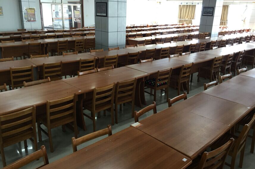图书馆集中清理自习室治理“占座”行为