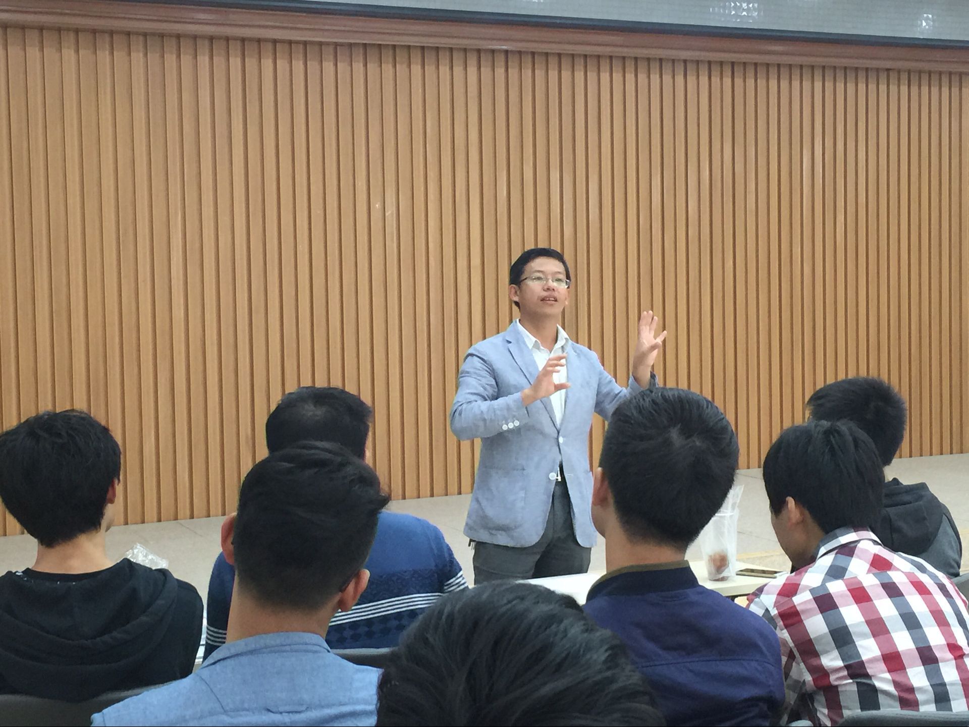 加拿大056团行前素质拓展活动举办