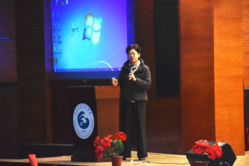 杨振1.jpg