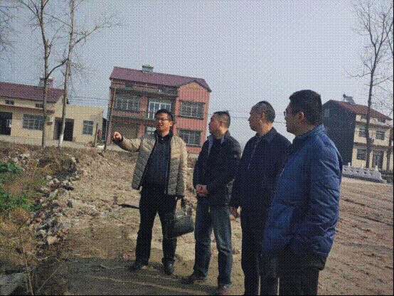 我校扶贫工作组完成年终迎评工作