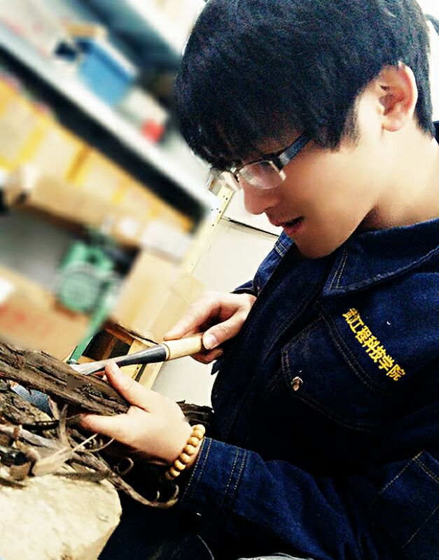 大四学生创办珠宝工作室 顾客可自带图纸DIY钻戒