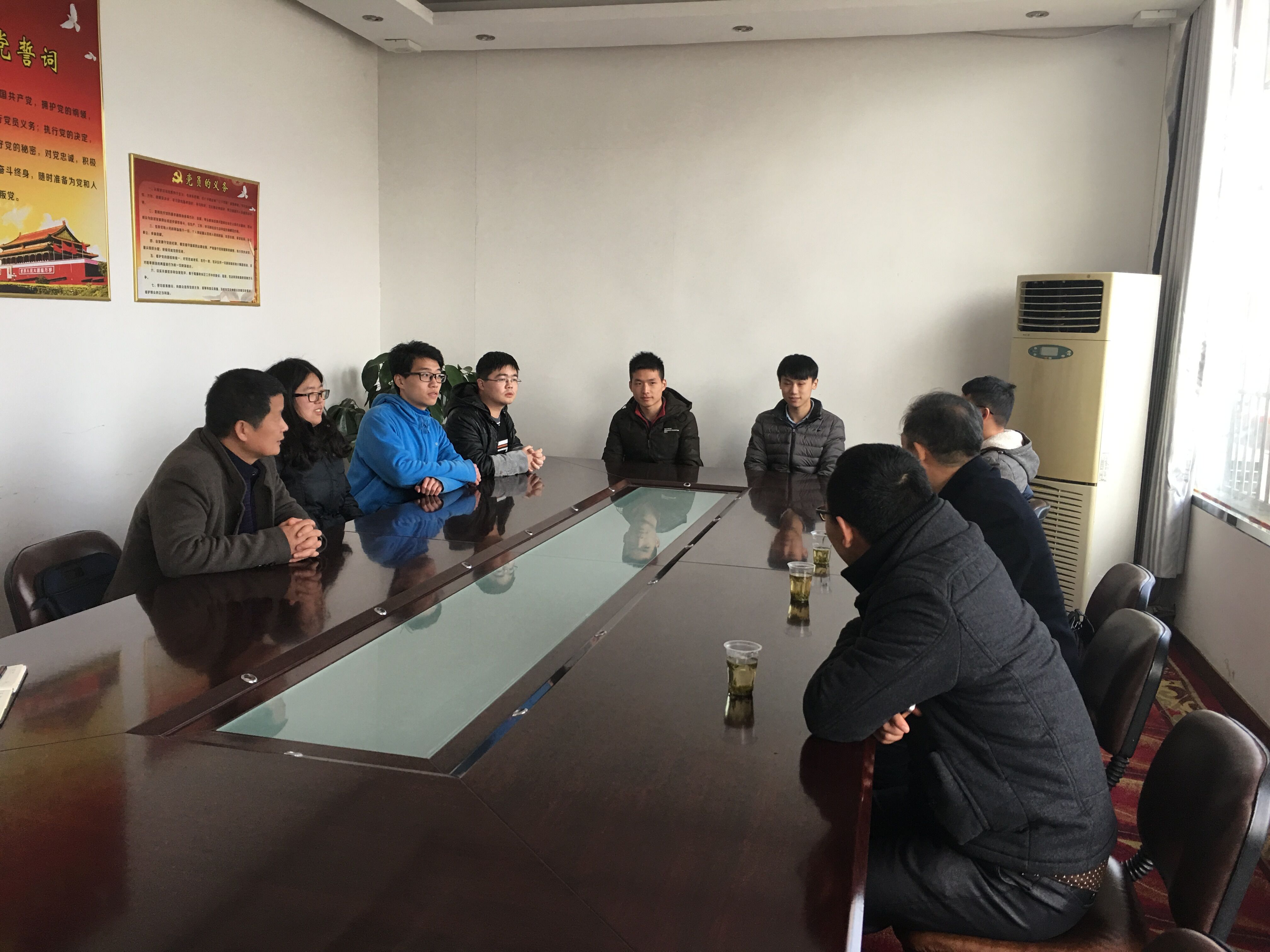 各学院节前去校企合作单位看望实习学生并进行回访