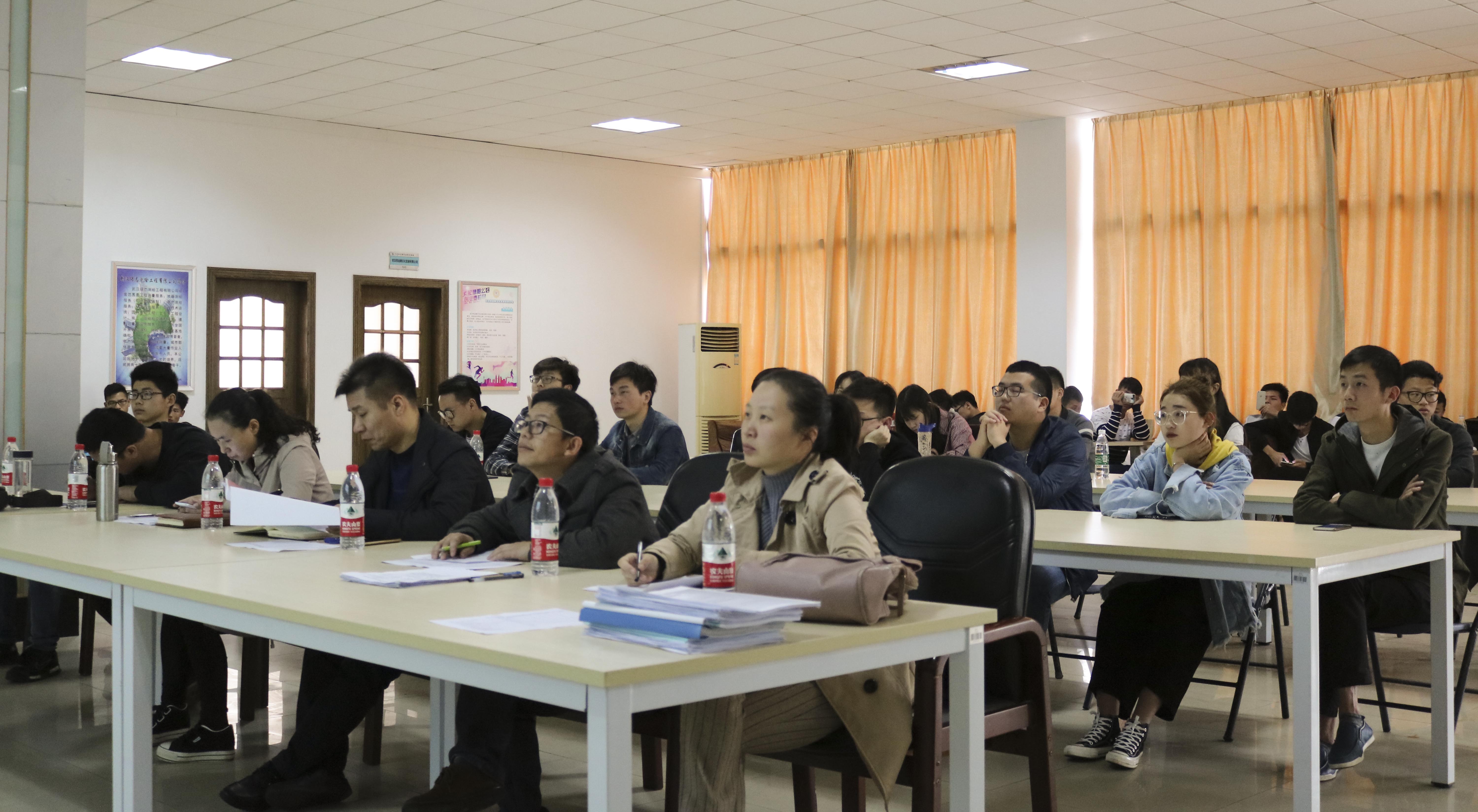 大学生创新创业孵化基地举办创业项目入孵评审会