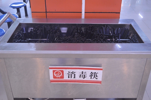 【学通视点】筷子消毒车进食堂 探秘后勤解师生疑虑