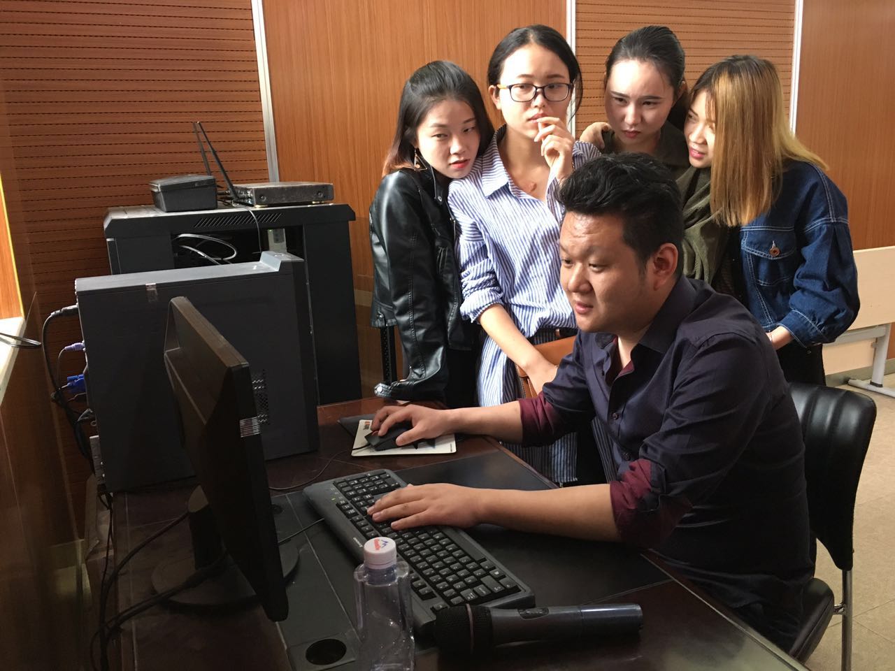 艺传学院联合企业开展职场教育培训