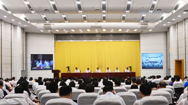 我校传达贯彻湖北省教育工作视频会议精神